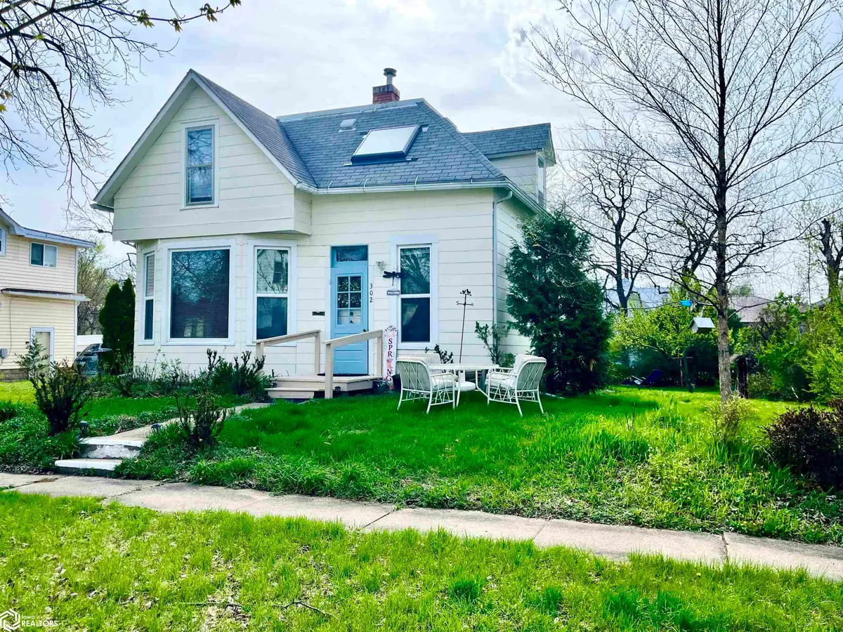 302 S Court Street, Fairfield, IA 52556 - #1