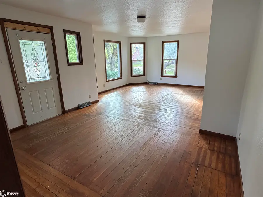 610 S 5th Street, Fairfield, IA 52556 - #3