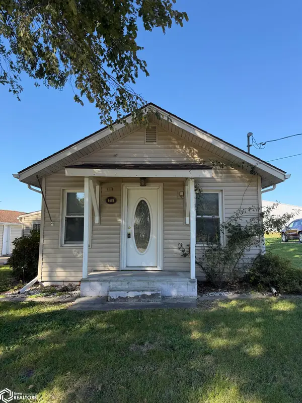 515 15th Avenue E, Oskaloosa, IA 52577