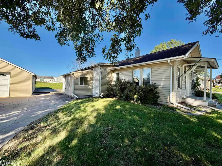 515 15th Avenue E, Oskaloosa, IA 52577 - #2