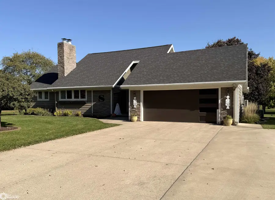 105 Randall Road E, Carroll, IA 51401 - #2