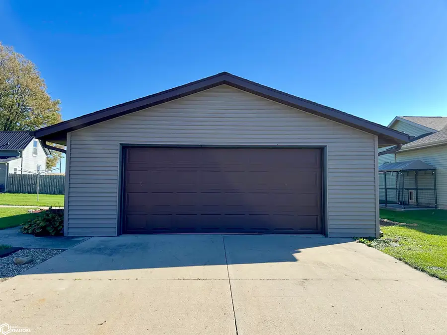 1528 Davis Avenue, Grinnell, IA 50112 - #3