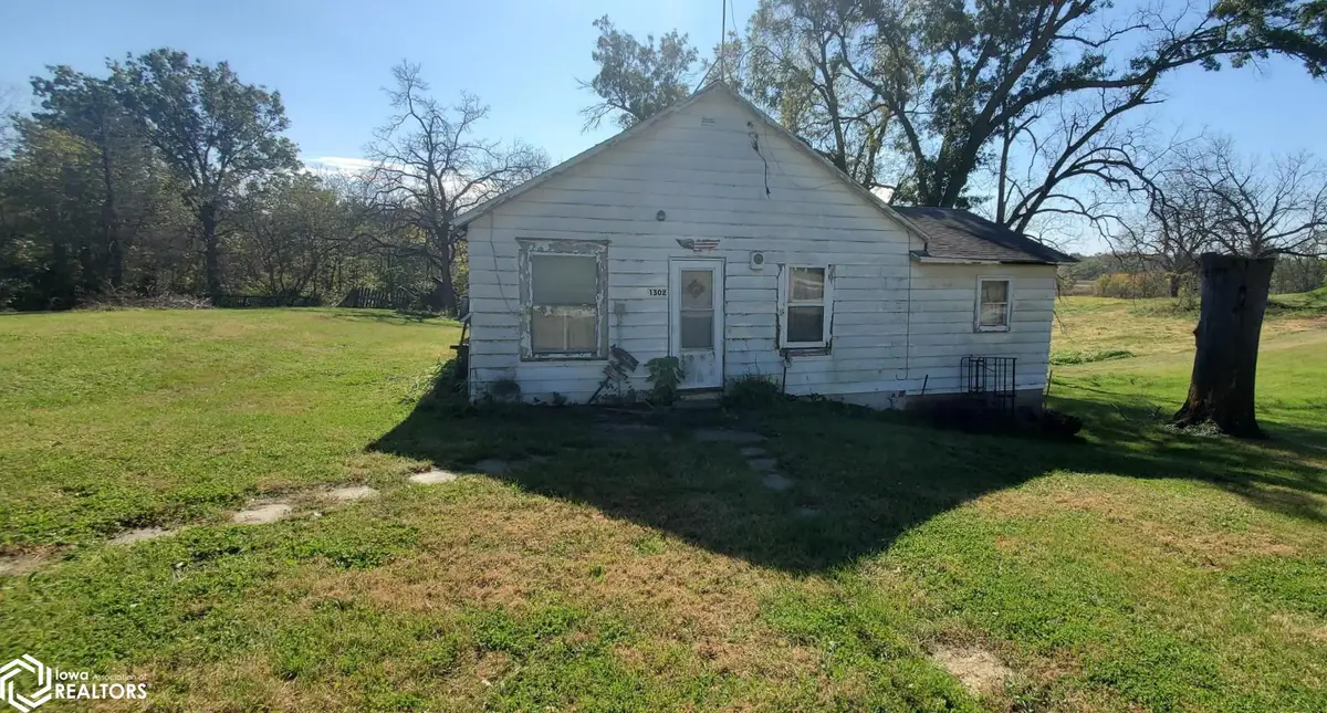 1302 York Avenue, Chariton, IA 50049 - #1