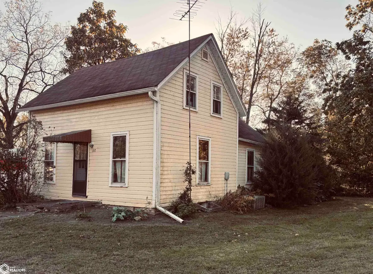 107 Madison Street, Bonaparte, IA 52620 - #1