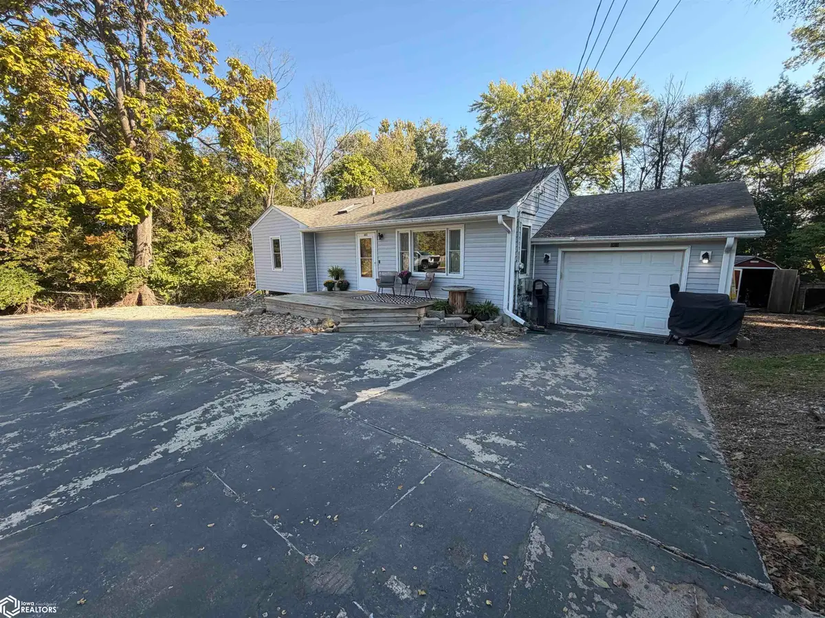 805 N Court Street, Fairfield, IA 52556 - #1