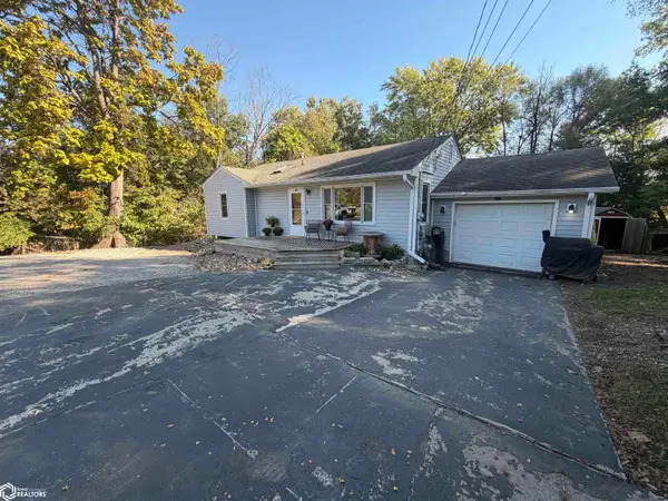 805 N Court Street, Fairfield, IA 52556