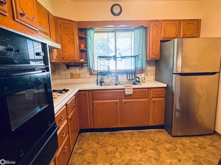 607 Texas Street, Bonaparte, IA 52620 - #3