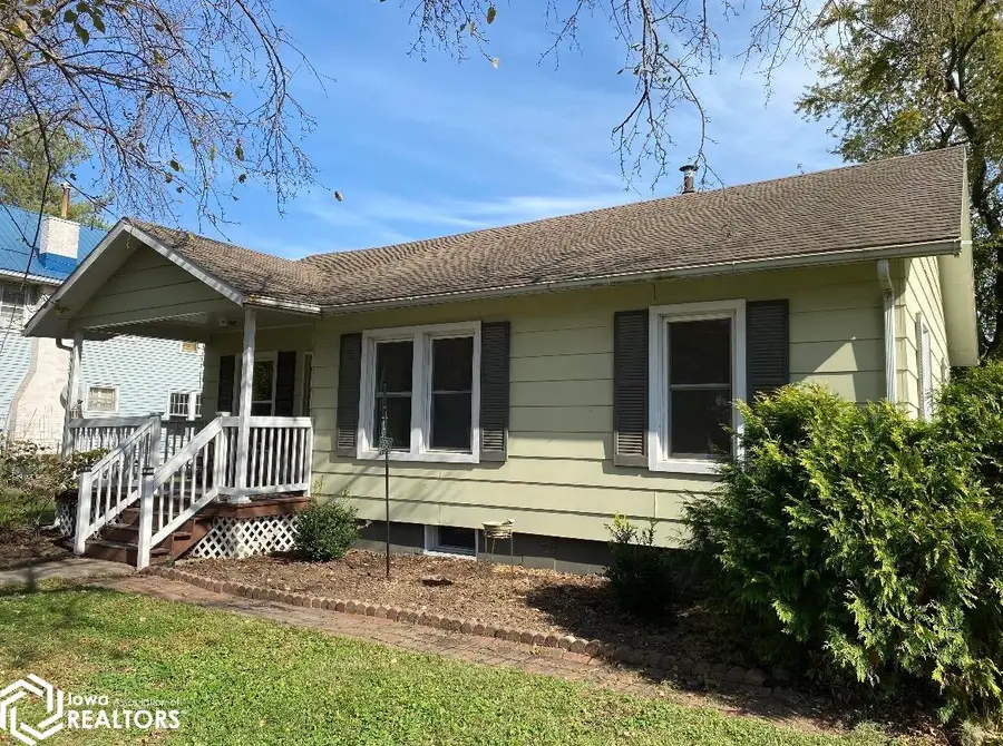 705 N 10th Street, Fairfield, IA 52556 - #2