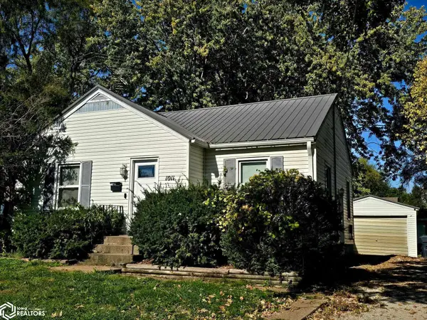 1011 5th Avenue E, Oskaloosa, IA 52577