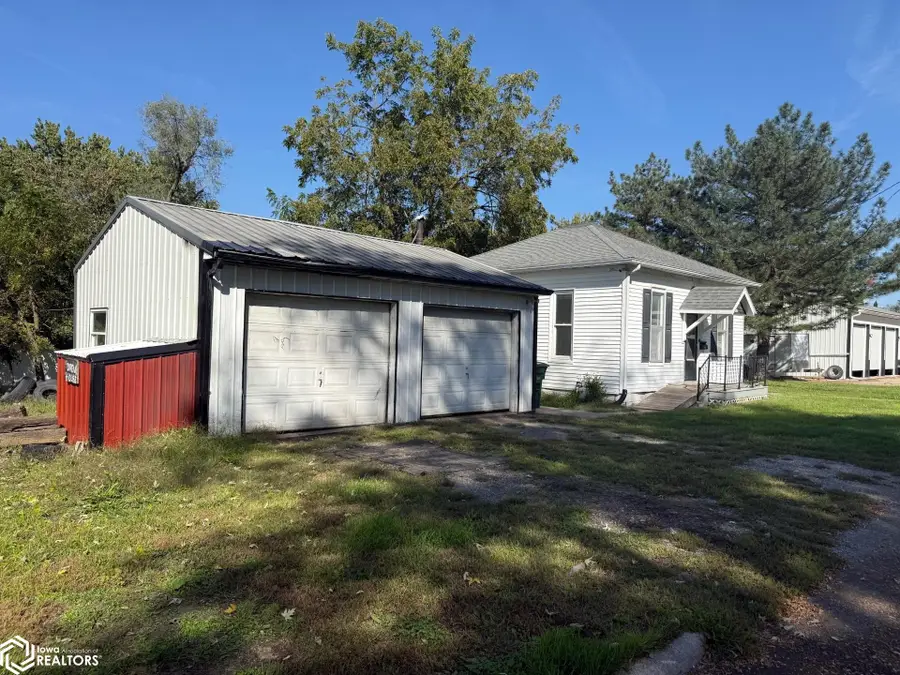 608 W Franklin Street, Bloomfield, IA 52537 - #2