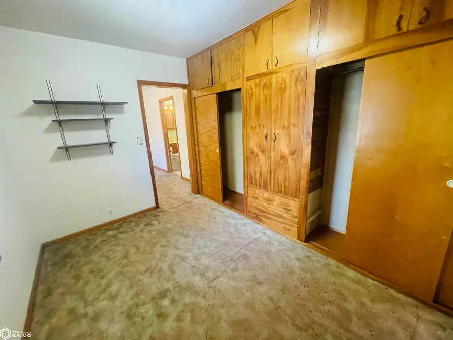 1113 10th Avenue E, Oskaloosa, IA 52577 - #3