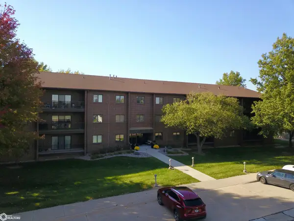 2005 Spring Street #U203, Grinnell, IA 50112