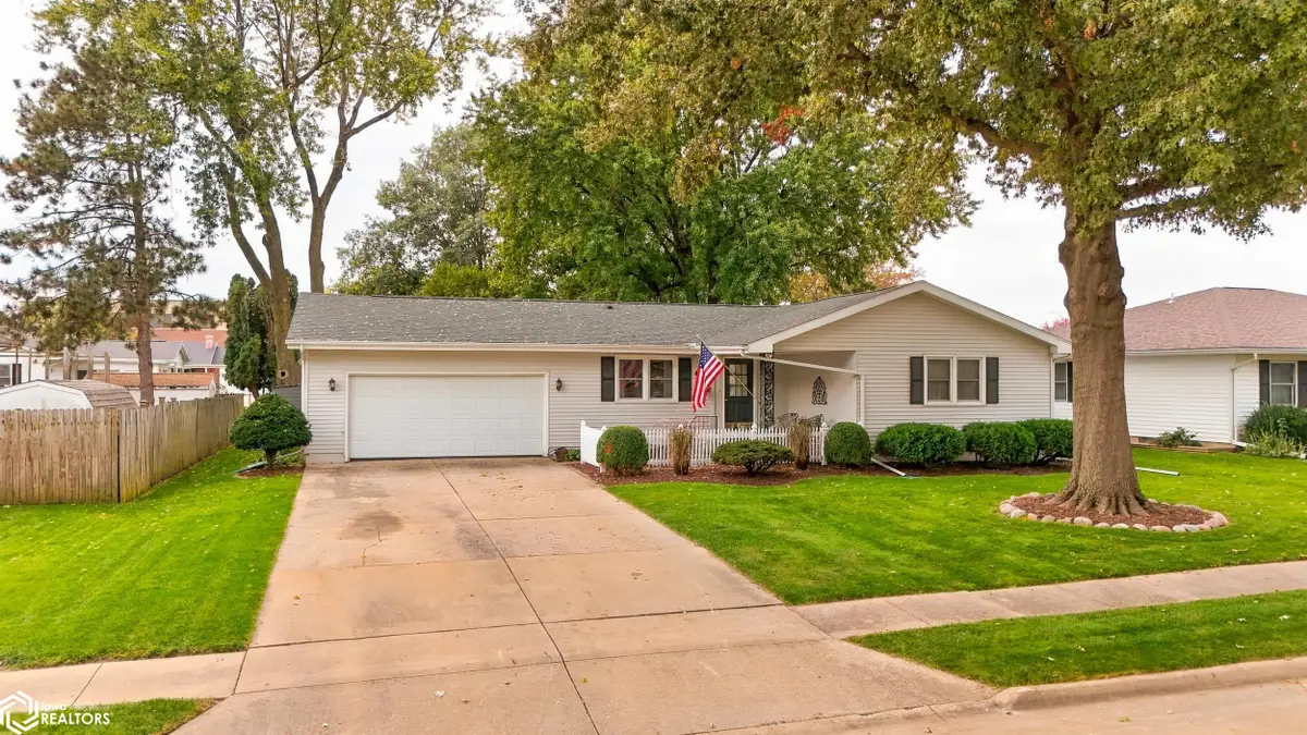 2905 Lawn Avenue, Burlington, IA 52601 - #1