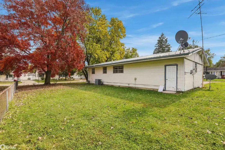 210 E Pennington Street, West Burlington, IA 52655 - #3