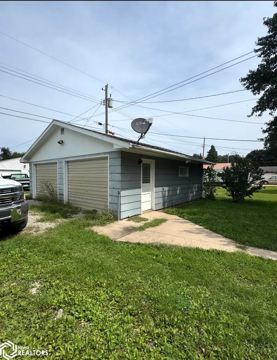 905 Clinton Avenue, Ottumwa, IA 52501 - #3