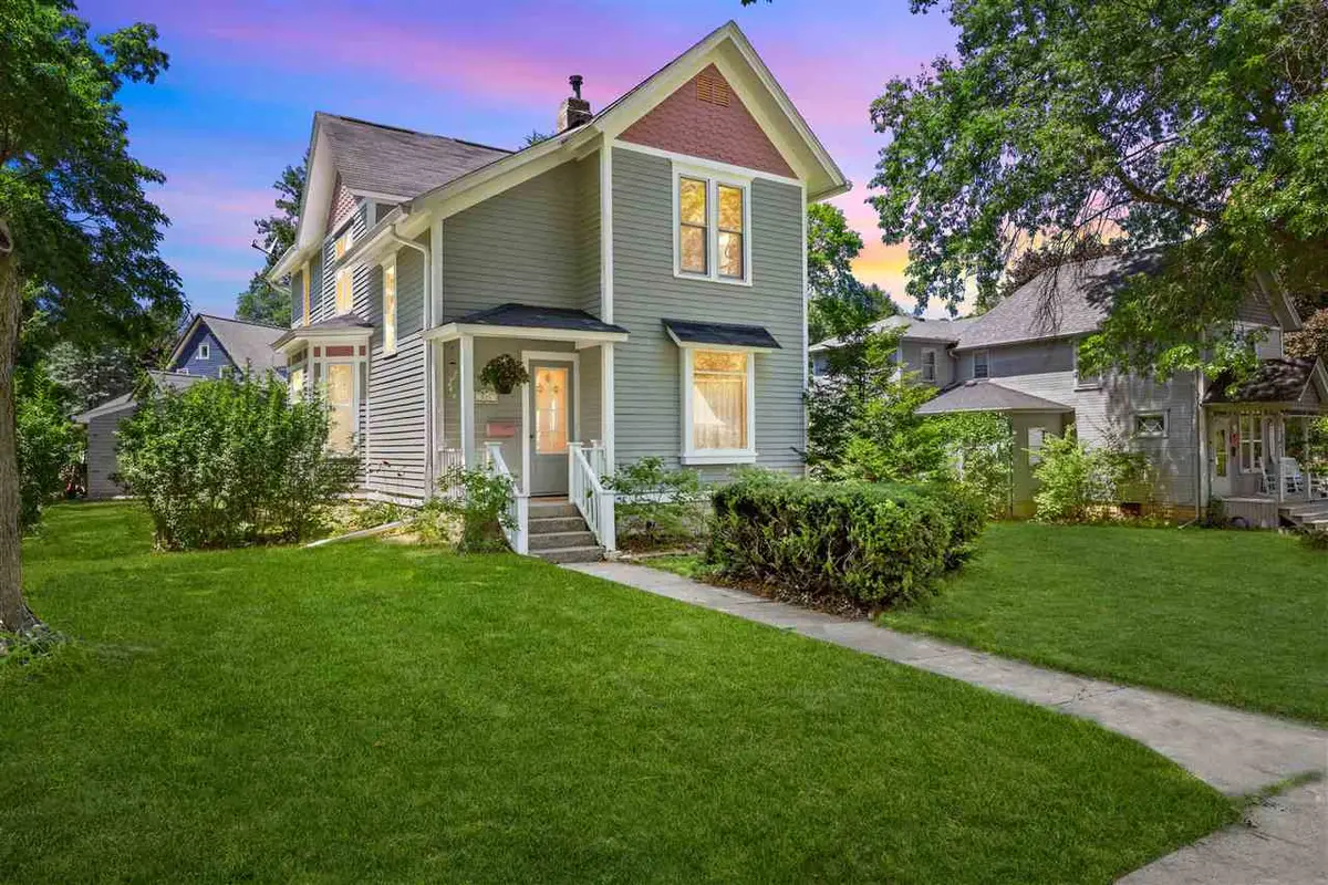 313 5th Ave NW, Mount Vernon, IA 52314 - Image #1