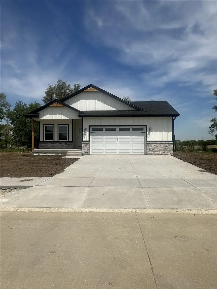 260 Knoll Ridge Dr, Hills, IA 52235 - Image #1