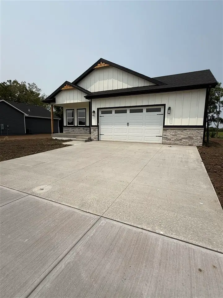 260 Knoll Ridge Dr, Hills, IA 52235 - Image #3