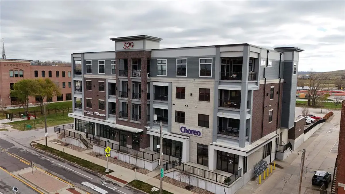 329 SE 12th Ave, Cedar Rapids, IA 52401 - Image #1