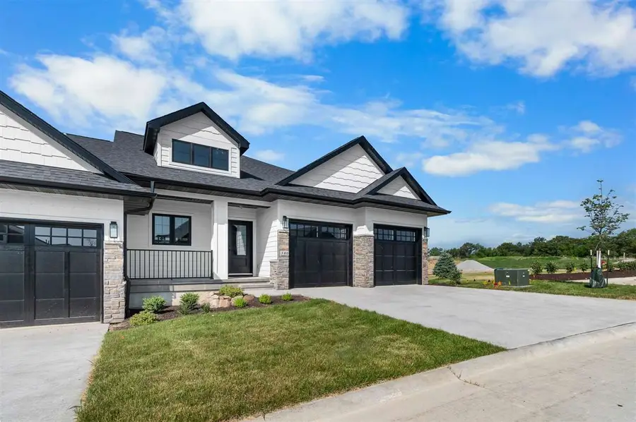 357 Hidden Ridge Dr, Coralville, IA 52241 - Image #2