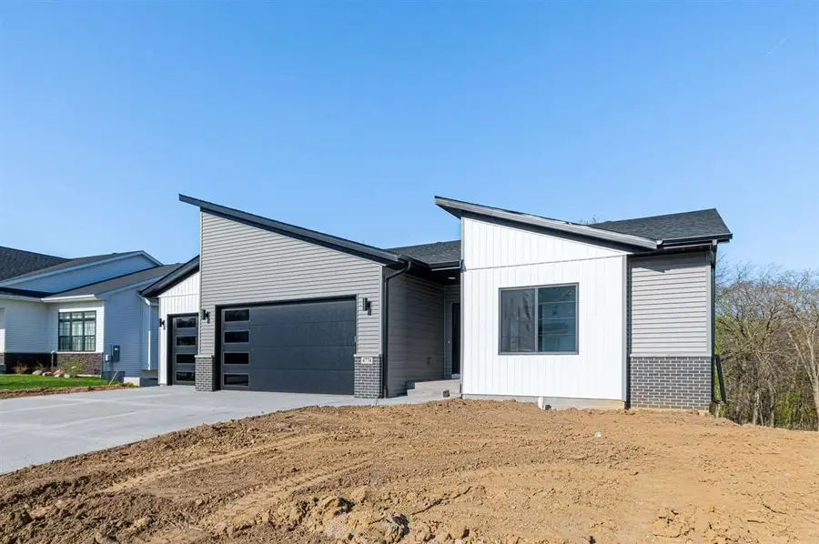 1251 Sand Prairie Dr, Iowa City, IA 52240 - Image #2