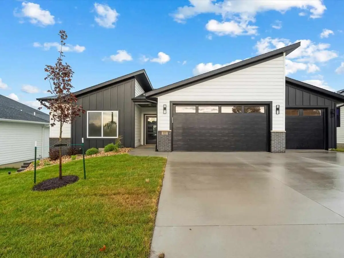 322 Sierra Trce, Coralville, IA 52241 - Image #1