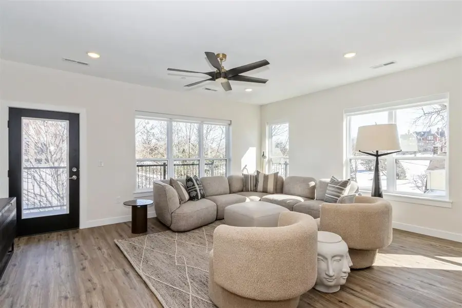 1953 1st Ave #301, Cedar Rapids, IA 52403 - Image #2