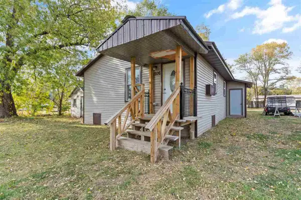 1206 Concord St., Fredonia, IA 52738