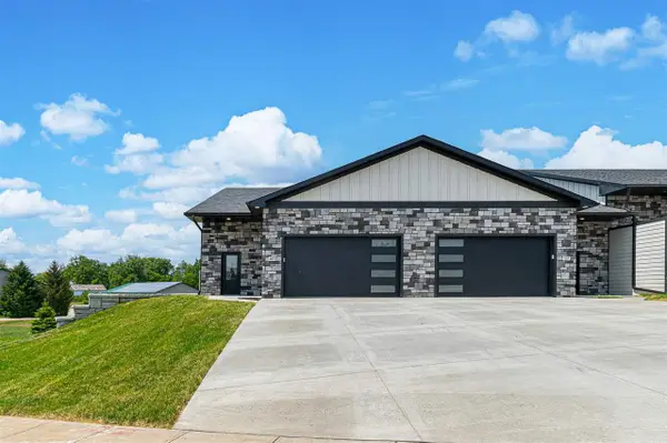 403 E Main St, Solon, IA 52333