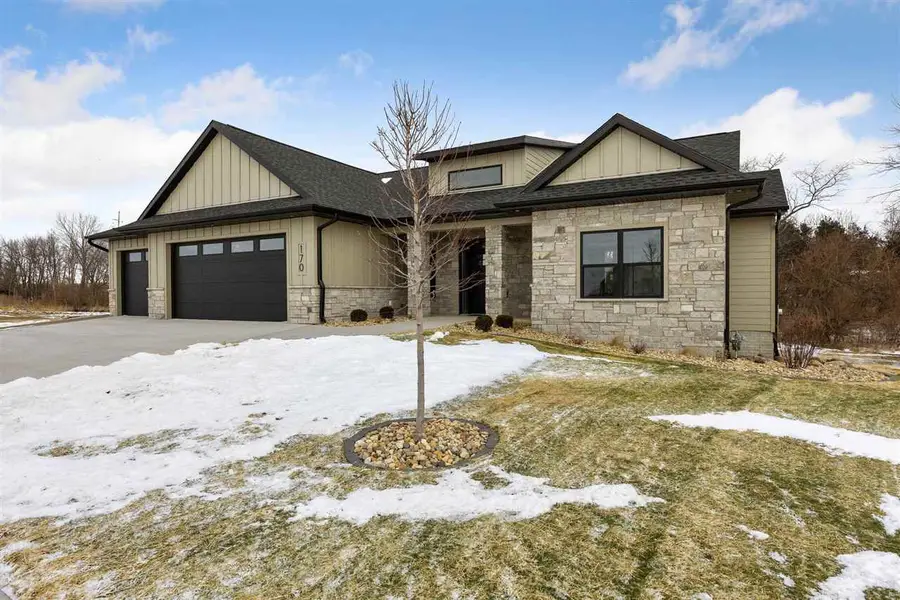 170 Pleasant Hill Dr NW, Swisher, IA 52338 - Image #2