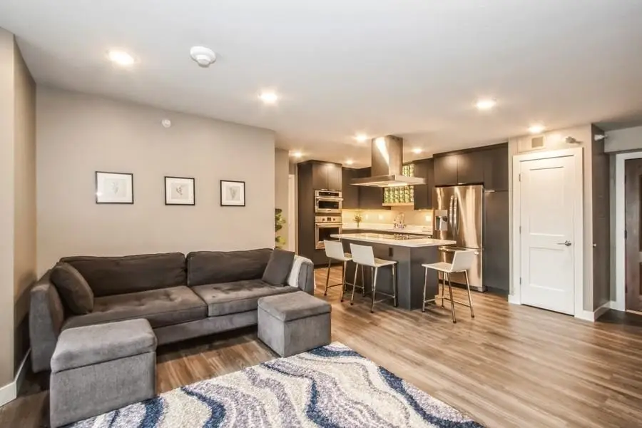 332 S Linn St, Iowa City, IA 52240 - Image #1