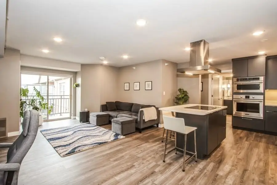 332 S Linn St, Iowa City, IA 52240 - Image #2