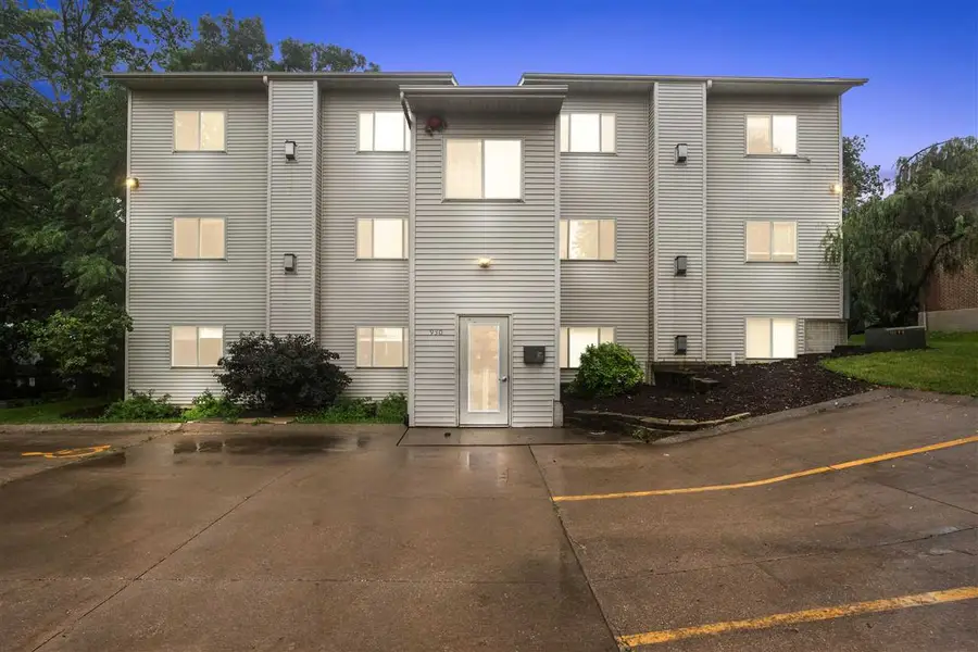 930 23rd Ave Pl, Coralville, IA 52241 - Image #2