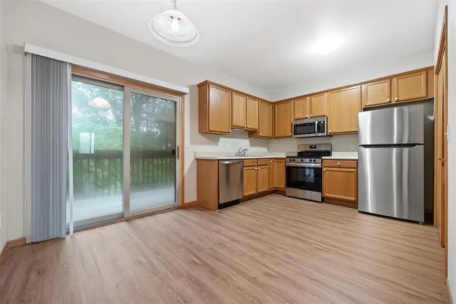 930 23rd Ave Pl, Coralville, IA 52241 - Image #3