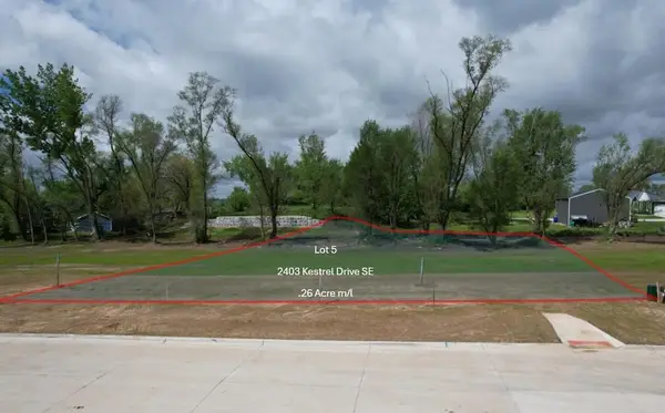 2403 Kestrel Dr SE, Cedar Rapids, IA 52403