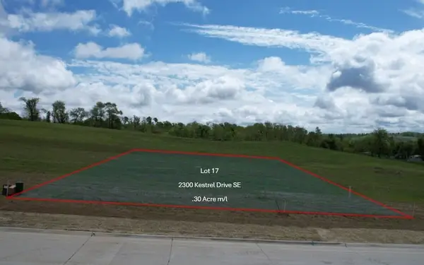 2300 Kestrel Dr SE, Cedar Rapids, IA 52403