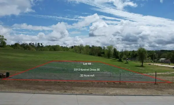 2312 Kestrel Dr SE, Cedar Rapids, IA 52403