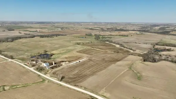 3186 C Ave, Deep River, IA 52222