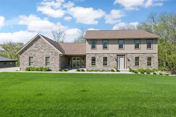 3009 Woodland Ridge Dr NE, Iowa City, IA 52240