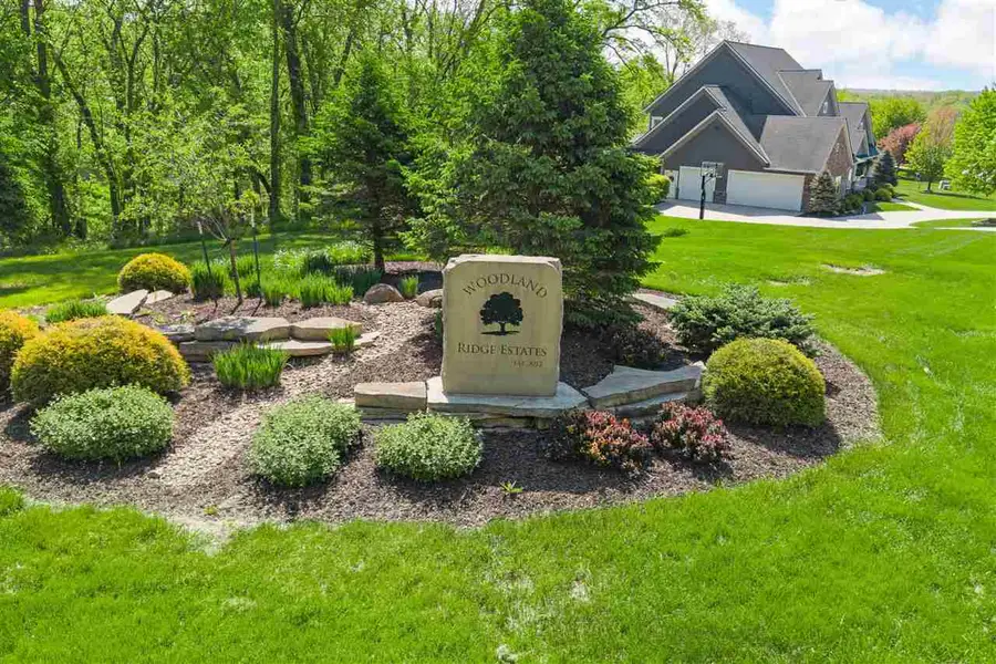 3009 Woodland Ridge Dr NE, Iowa City, IA 52240 - Image #2