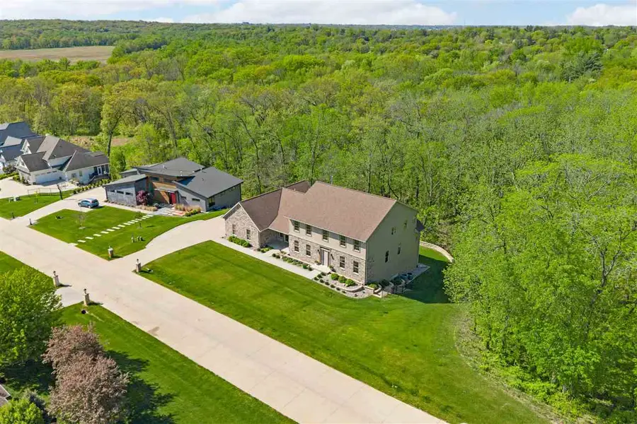 3009 Woodland Ridge Dr NE, Iowa City, IA 52240 - Image #3