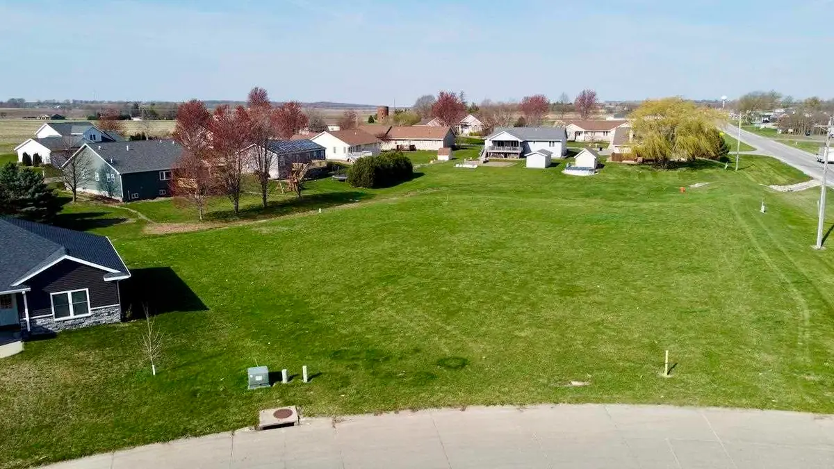 105 Fairlawn Ct, Marengo, IA 52301 - Image #1