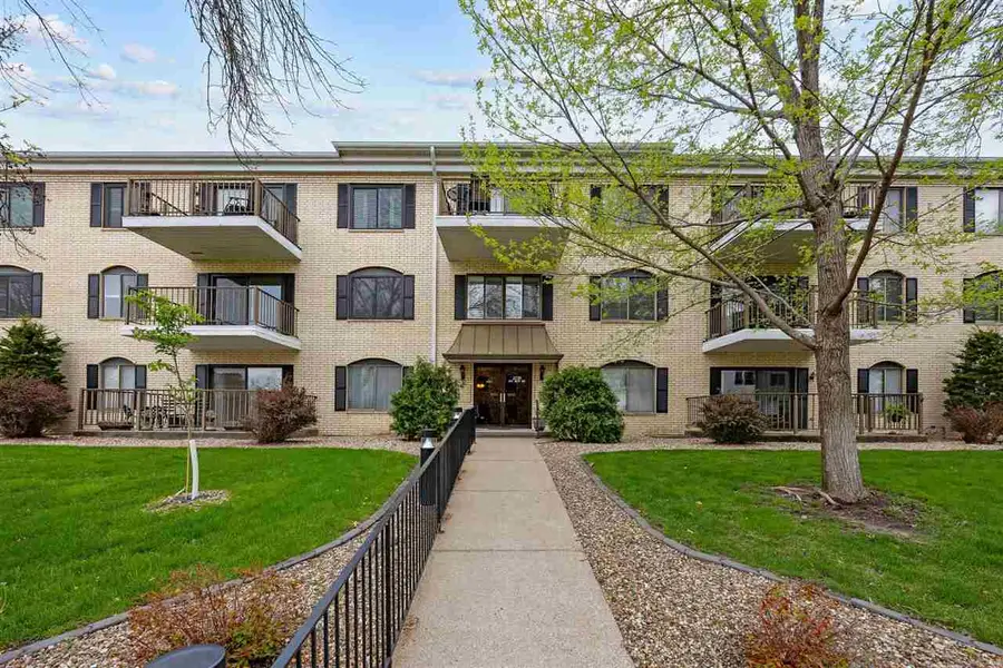 2135 1st Ave, Cedar Rapids, IA 52402 - Image #2