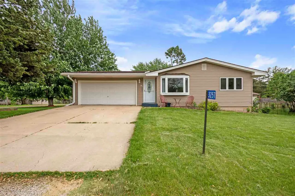 3257 NE Windward St, Solon, IA 52333 - Image #1
