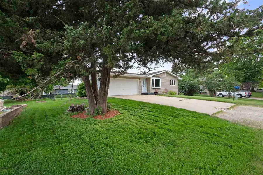 3257 NE Windward St, Solon, IA 52333 - Image #2