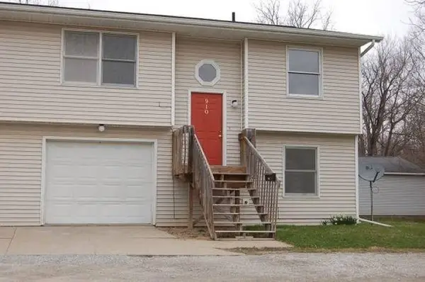 910 N Dodge Street, Iowa City, IA 52240