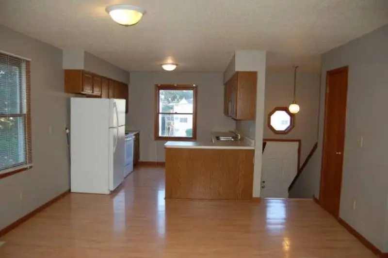 910 N Dodge Street, Iowa City, IA 52240 - Image #2