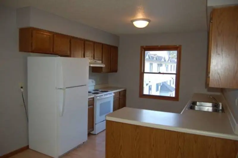 910 N Dodge Street, Iowa City, IA 52240 - Image #3