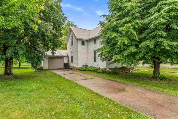 207 N Ellis St, Keota, IA 52248