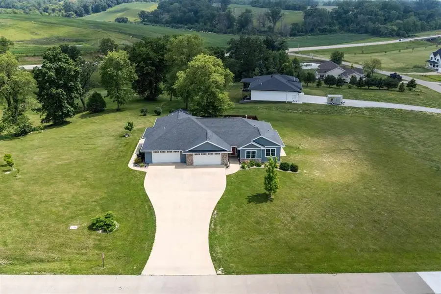 1062 Oak View Ct, Tipton, IA 52772 - Image #2